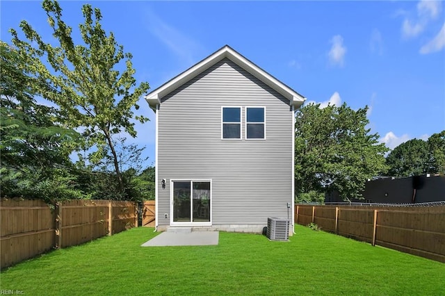 464 Factory St, Suffolk, VA 23434 - back of property with a fenced backyard and a patio