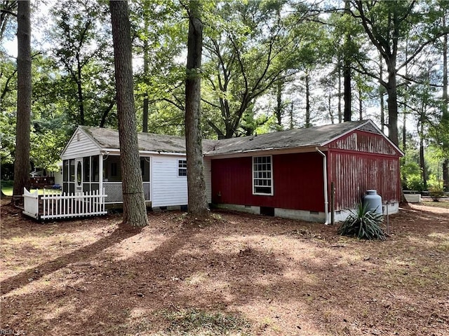 5410 Gum Fork Rd, Gloucester, VA 23061 - view of front facade featuring crawl space, a sunroom, and view of scattered trees