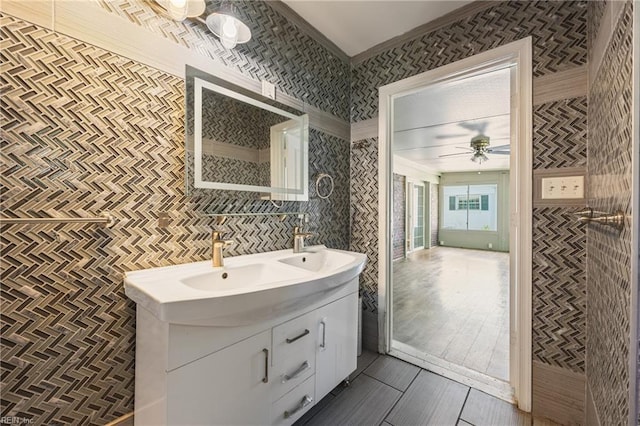 556 Summers Dr, Norfolk, VA 23509 - full bath featuring ceiling fan, wallpapered walls, ornamental molding, and double vanity