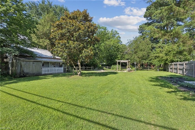 515 Beach Rd, Hampton, VA 23664 - view of fenced backyard