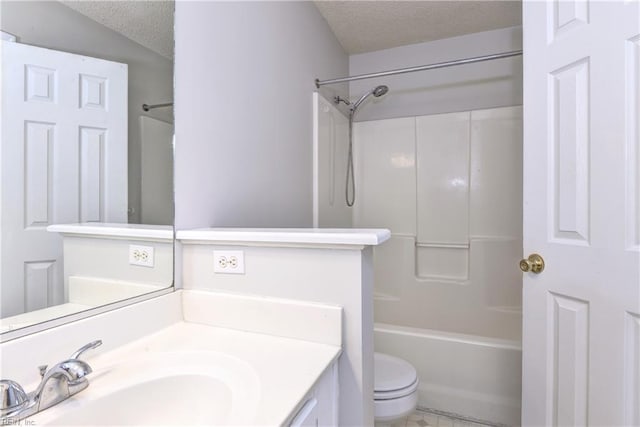 3957 Driftwood Way, Williamsburg, VA 23188 - full bath featuring a textured ceiling, vanity, and washtub / shower combination