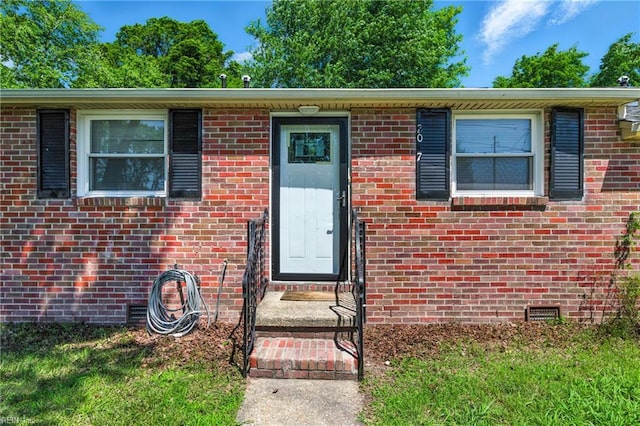 2007 Winfree Rd, Hampton, VA 23663 - view of front facade with crawl space and brick siding