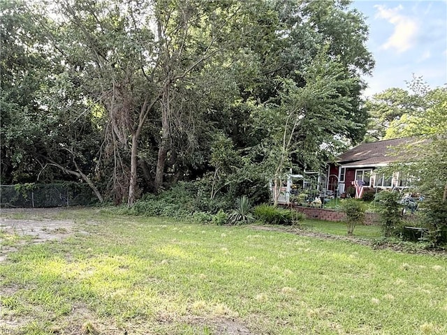 200 W Ocean Ave, Norfolk, VA 23503 - view of yard