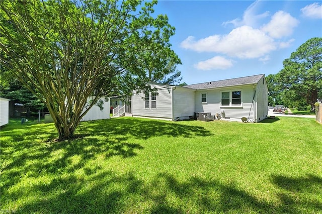 10 Watts Dr, Hampton, VA 23666 - rear view of property featuring a lawn