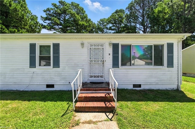 10 Watts Dr, Hampton, VA 23666 - view of front of house featuring crawl space and a front lawn