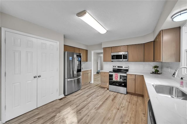 3905 Stonebridge Ct, Chesapeake, VA 23321 - kitchen featuring appliances with stainless steel finishes, light countertops, backsplash, light wood finished floors, and a textured ceiling