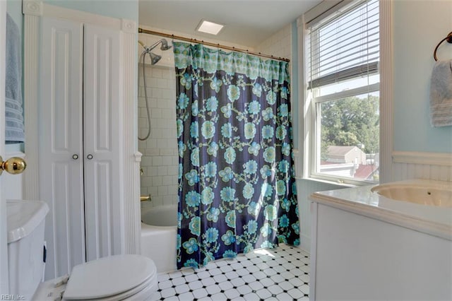 122 S Willard Ave, Hampton, VA 23663 - full bath with plenty of natural light, shower / bathtub combination with curtain, vanity, and a wainscoted wall