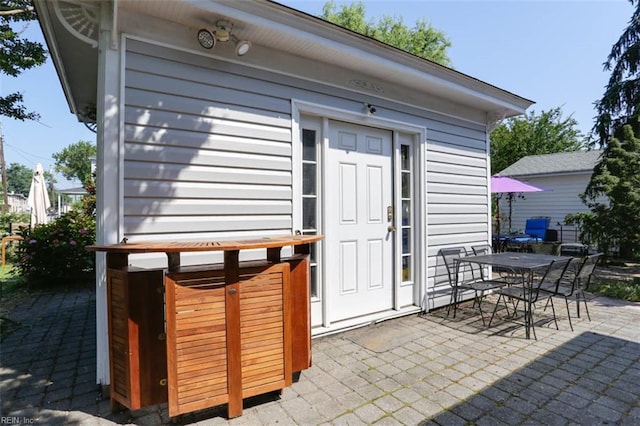 122 S Willard Ave, Hampton, VA 23663 - view of patio featuring outdoor dining area