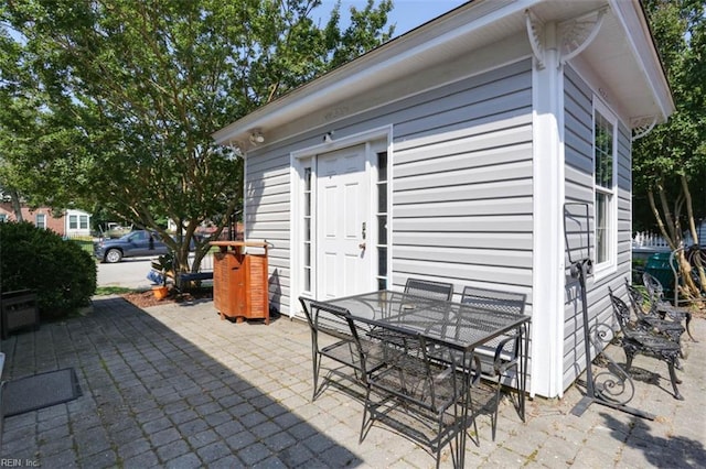 122 S Willard Ave, Hampton, VA 23663 - view of patio / terrace with outdoor dining space