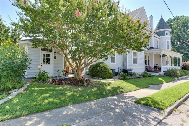 122 S Willard Ave, Hampton, VA 23663 - view of front facade featuring covered porch and a front yard