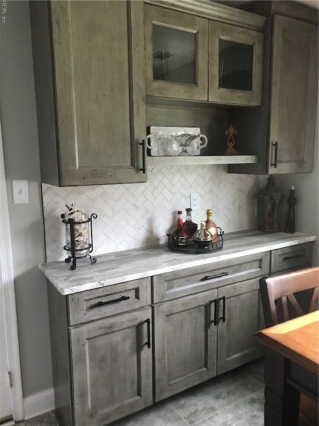 3500 Dana Ln, Virginia Beach, VA 23452 - bar with tasteful backsplash