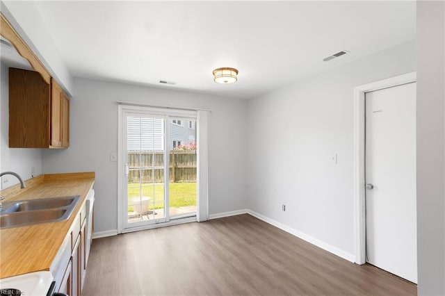 1117 Tibbetstown Ct, Virginia Beach, VA 23454 - kitchen featuring wood finished floors, light countertops, and brown cabinets