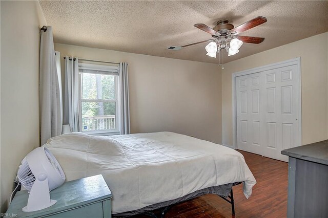 2561 Elon Dr, Virginia Beach, VA 23454 - bedroom featuring a textured ceiling, dark wood-type flooring, a ceiling fan, and a closet