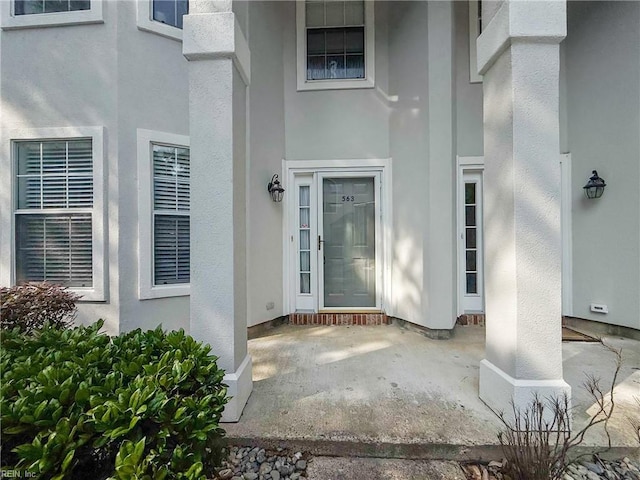 563 Seahorse Run, Chesapeake, VA 23320 - entrance to property with stucco siding