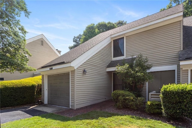 37 Winster Fax, Williamsburg, VA 23185 - view of side of home featuring a shingled roof