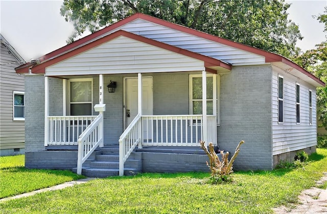 831 Quail Ave, Chesapeake, VA 23324 - bungalow-style home featuring crawl space, brick siding, covered porch, and a front lawn