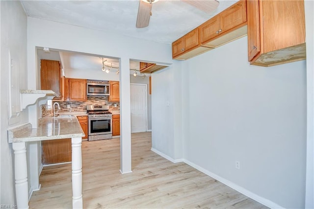 831 Quail Ave, Chesapeake, VA 23324 - kitchen with appliances with stainless steel finishes, light wood-style floors, tasteful backsplash, and a ceiling fan