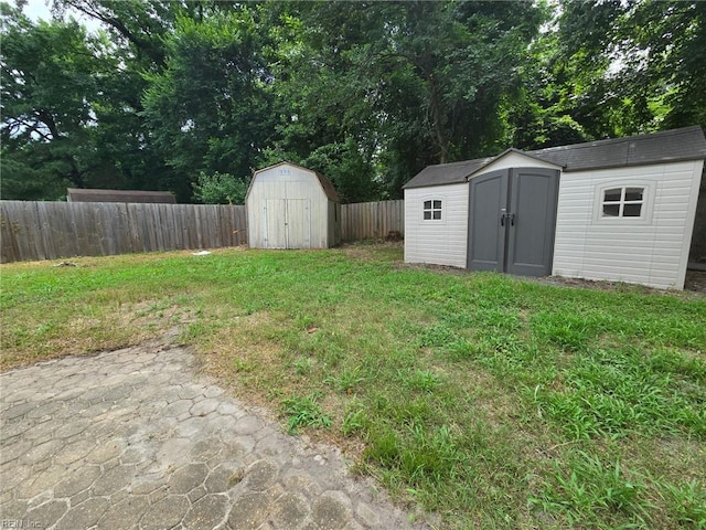 2813 Squire Ct, Chesapeake, VA 23323 - view of yard featuring a shed and view of wooded area