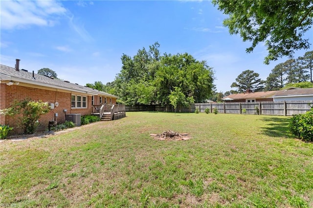 2805 Point Ct, Chesapeake, VA 23321 - fenced backyard with a deck