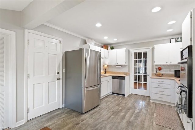 2805 Point Ct, Chesapeake, VA 23321 - kitchen featuring stainless steel appliances, ornamental molding, tasteful backsplash, light countertops, and recessed lighting