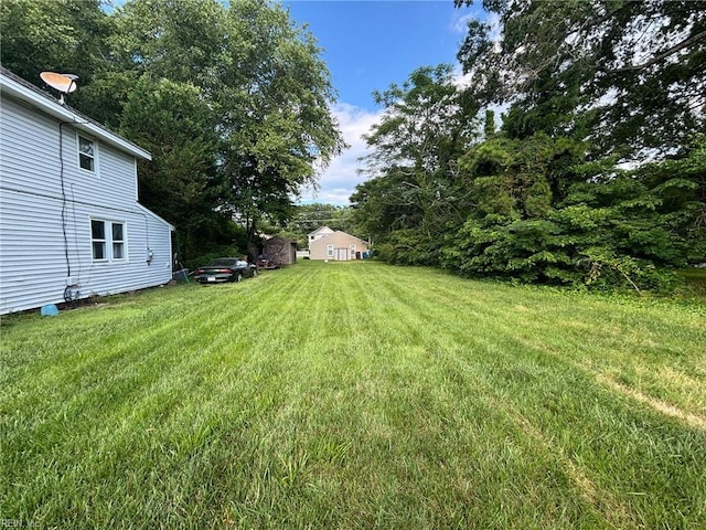 312 Roselynn Ln, Virginia Beach, VA 23454 - view of green lawn