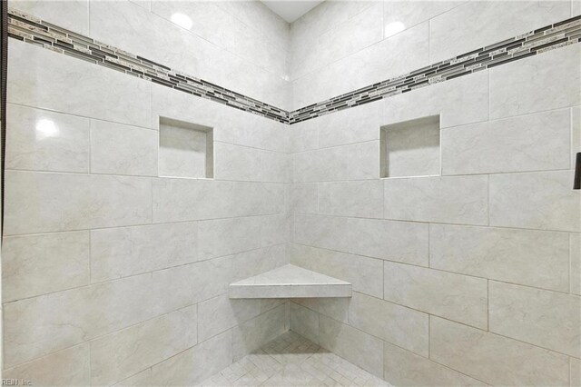 60 Dillwyn Dr, Newport News, VA 23602 - full bath with tiled shower