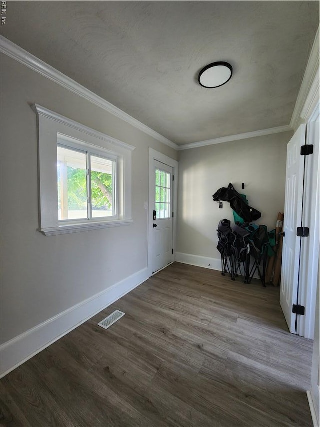 110 S Willard Ave, Hampton, VA 23663 - doorway with wood finished floors and crown molding