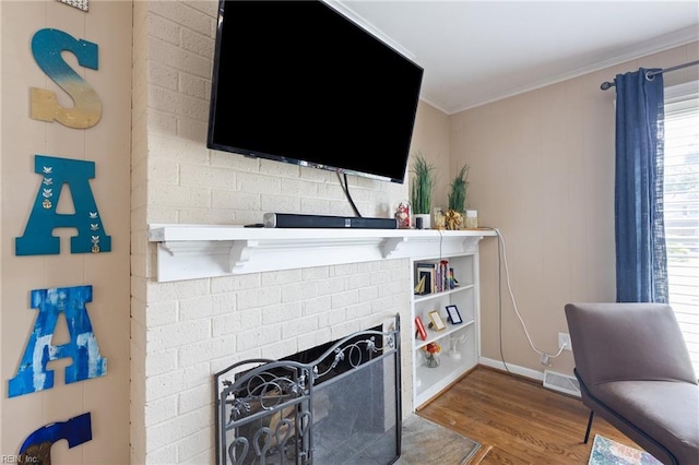 503 Carters Grove Ct, Hampton, VA 23663 - living area featuring wood finished floors and ornamental molding