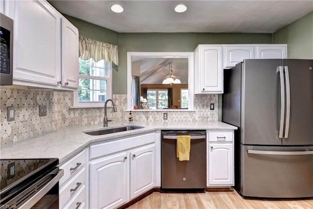 601 Commons Way, Williamsburg, VA 23185 - kitchen with stainless steel appliances, white cabinetry, tasteful backsplash, light wood-style floors, and recessed lighting