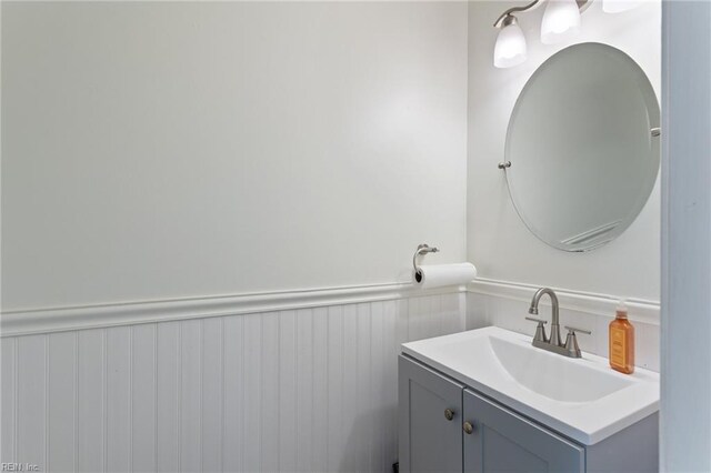 1504 River Creek Cres, Suffolk, VA 23434 - bathroom with a wainscoted wall and vanity