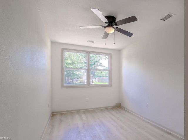 552 Boxwood Ln, Virginia Beach, VA 23452 - empty room featuring light wood-style floors and ceiling fan