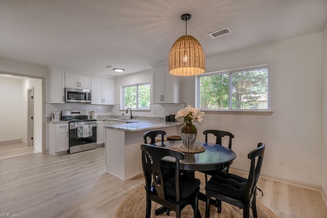 552 Boxwood Ln, Virginia Beach, VA 23452 - dining area with light wood finished floors and baseboards