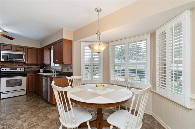 2513 Torrey Pl, Virginia Beach, VA 23454 - dining area with ceiling fan