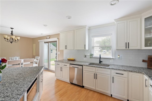 6019 Tabiatha Ln, Lanexa, VA 23089 - kitchen featuring stainless steel appliances, a chandelier, backsplash, white cabinetry, and recessed lighting