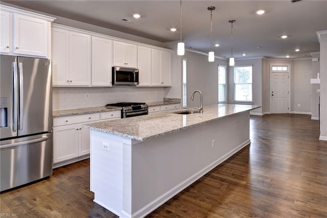 6371 Yarmouth Run, Williamsburg, VA 23188 - kitchen featuring appliances with stainless steel finishes, white cabinetry, dark wood-style flooring, a center island with sink, and recessed lighting