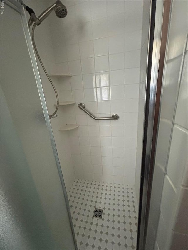 906 Rebecca St, Franklin, VA 23851 - bathroom with a shower stall