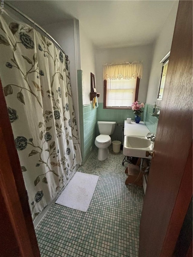 906 Rebecca St, Franklin, VA 23851 - full bathroom featuring tile walls, a wainscoted wall, and a shower with shower curtain