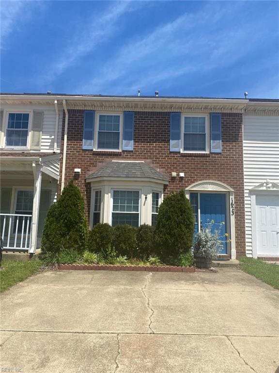 1623 Mantane Arch Arch, Virginia Beach, VA 23454 - townhome / multi-family property featuring brick siding