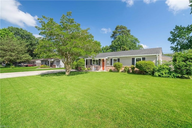 904 Gossman Dr, Virginia Beach, VA 23452 - ranch-style home featuring a front yard and concrete driveway
