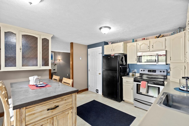 kitchen with sink, stainless steel appliances, and a textured ceiling