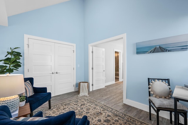 290 Fletcher Ln, Brewster, MA 02631 - living area with high vaulted ceiling and wood finished floors