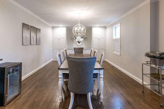 dining space featuring a notable chandelier, dark hardwood / wood-style floors, beverage cooler, and ornamental molding