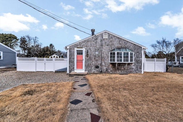 view of front facade with a front yard and fence