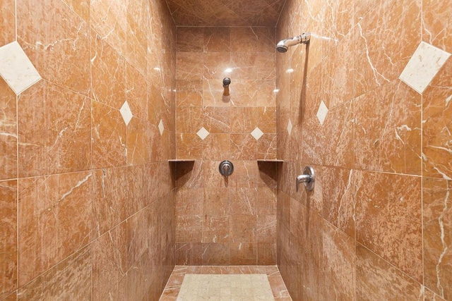 bathroom featuring tiled shower