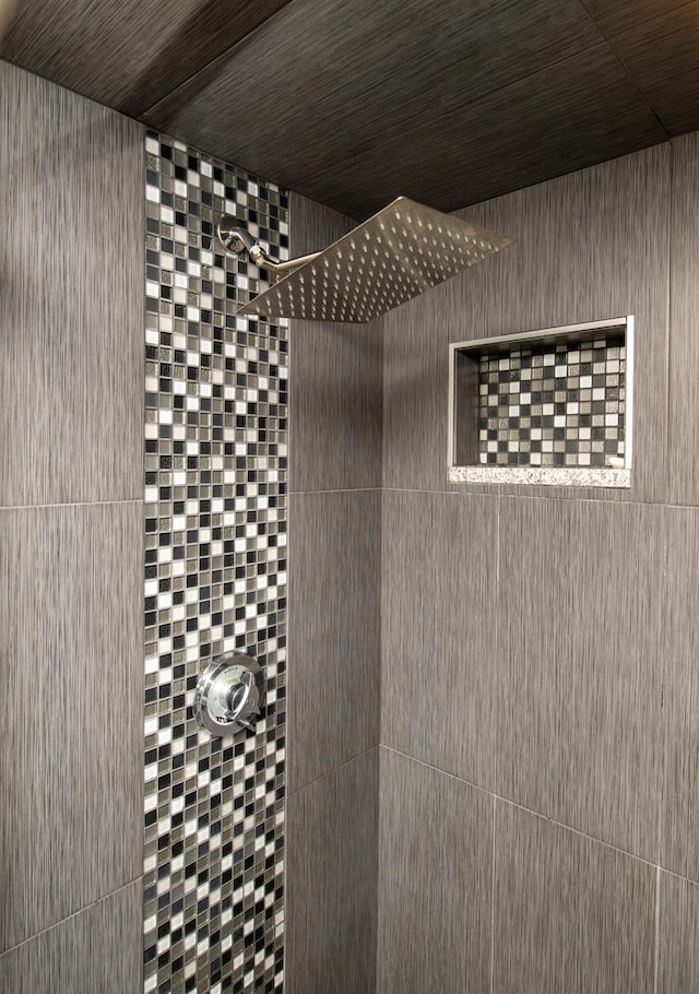 56 S Yarmouth Rd, Dennis, MA 02638 - full bathroom featuring a tile shower