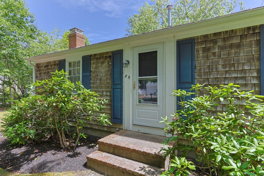 84 Iroquois Blvd, West Yarmouth, MA 02673 - photo 1