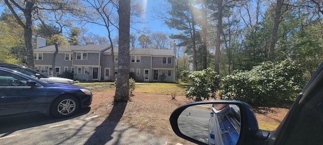 view of front of property with a front lawn