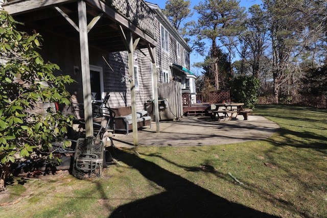 view of yard featuring a patio