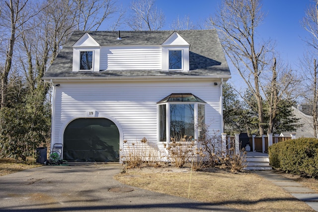 view of front facade featuring a garage