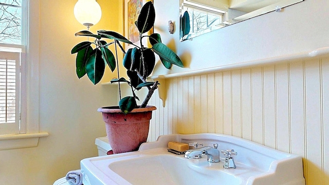 3 Fishburn Ct Unit U2, Provincetown, MA 02657 - bathroom with toilet and a sink